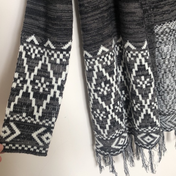 Harlow Aztec design sweater - Picture 3 of 6